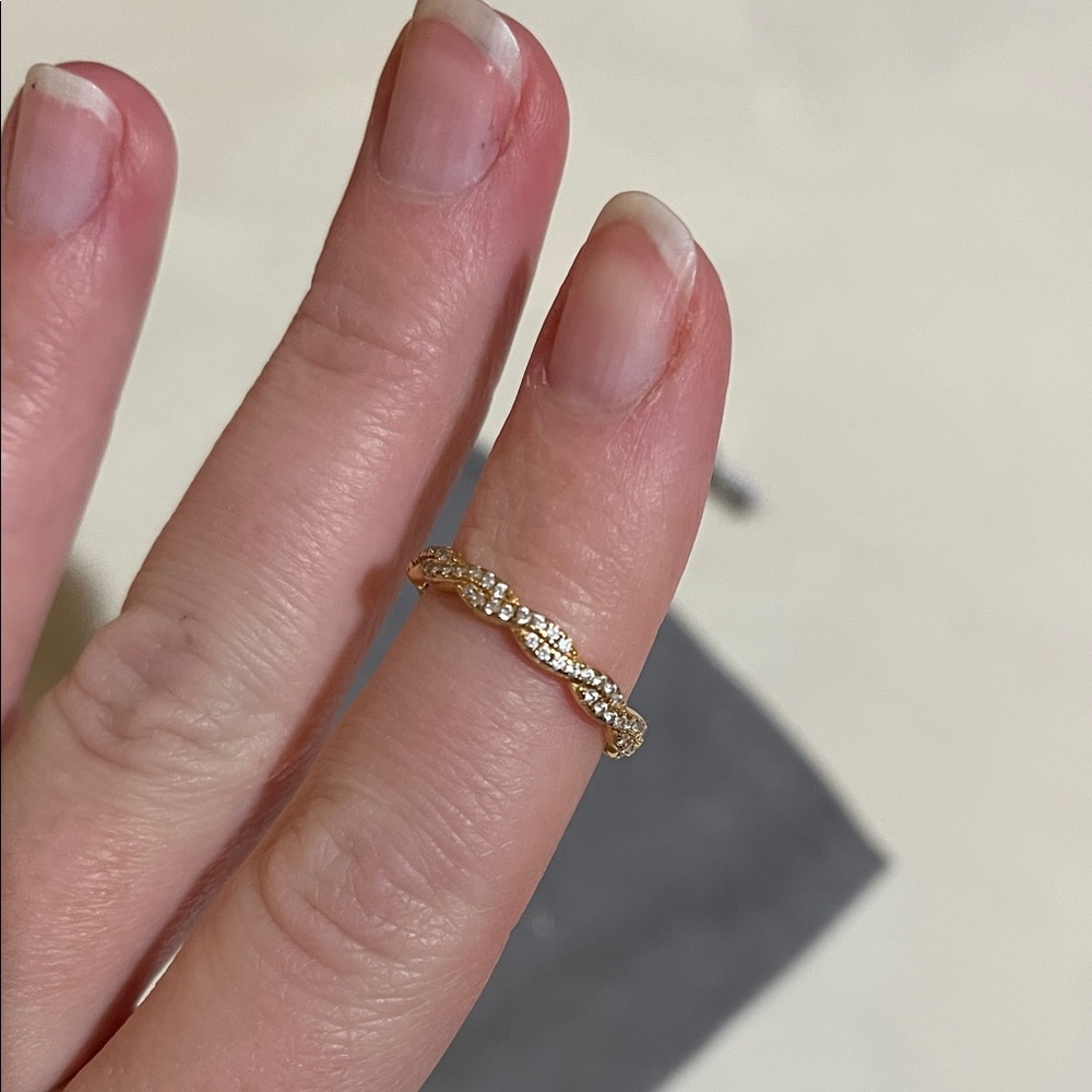 Elegant Gold Ring Set - Picture 3 of 4